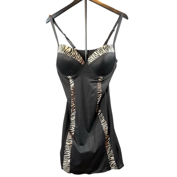 Marilyn Monroe collection body hugging full bustier - Picture 2 of 10